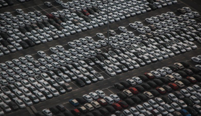 Buying a car from a dealer: here's what to do before closing the deal